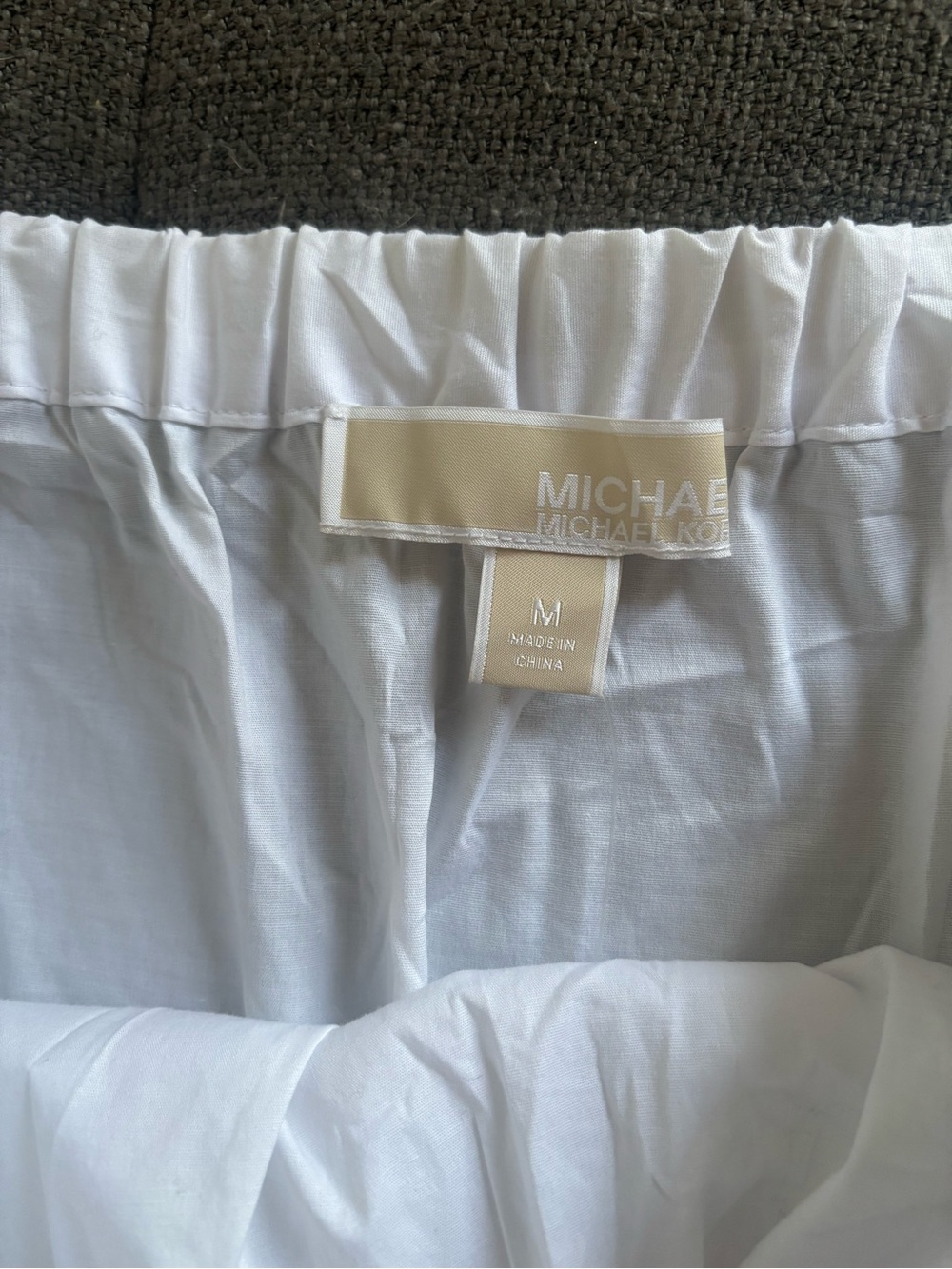 Michael Kirs Off-Shoulder White Tie-Sleeve Blouse - Picture 4 of 4